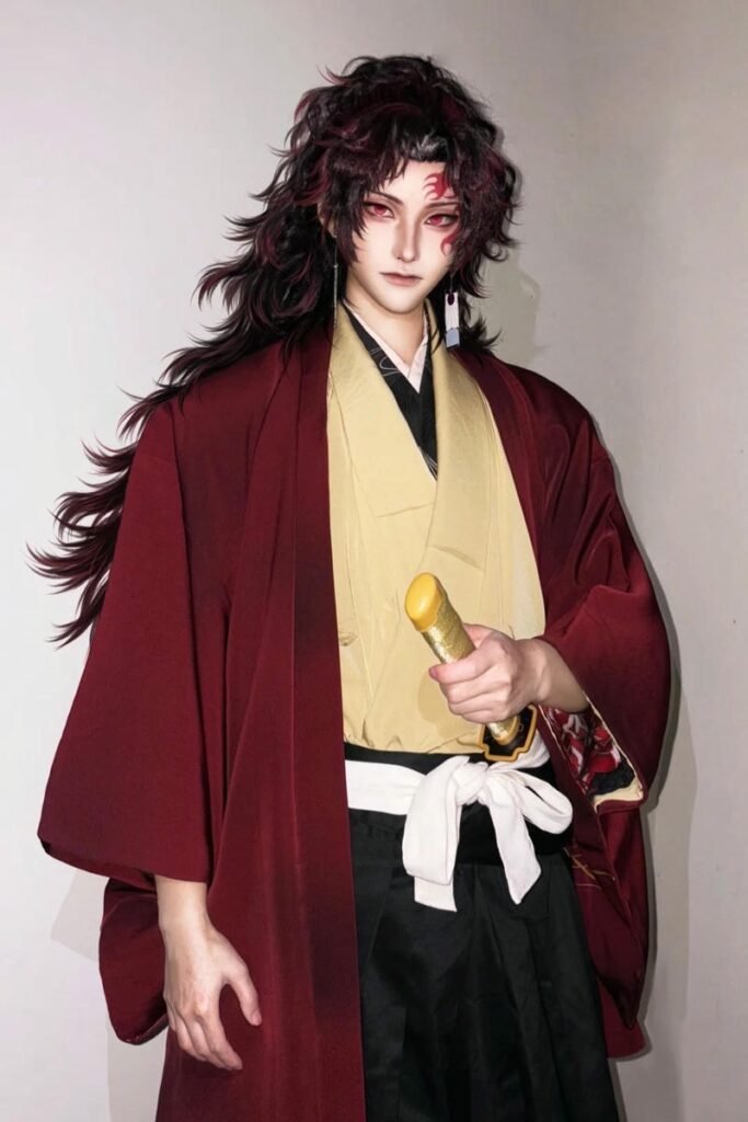 Cosplay kimetsu no yaiba ánh nhìn quyết đoán mạnh mẽ