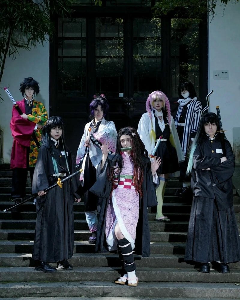 Cosplay kimetsu no yaiba phong thái tự tin cá tính