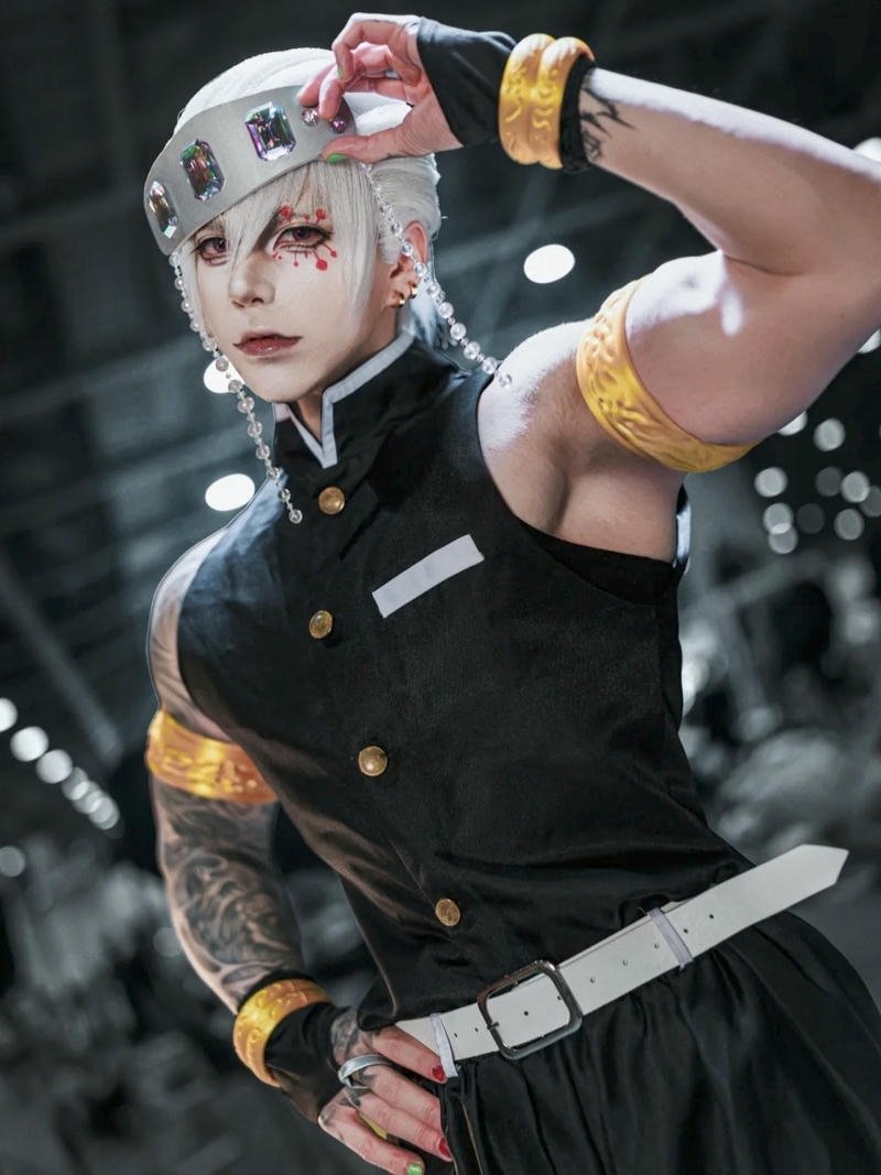 Cosplay kimetsu no yaiba tạo dáng đầy khí chất