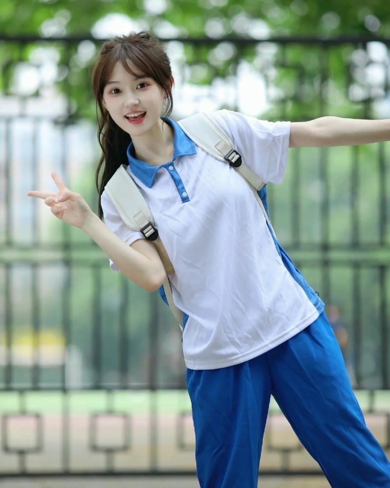 Cosplay nữ sinh biểu cảm tự nhiên đầy cảm xúc