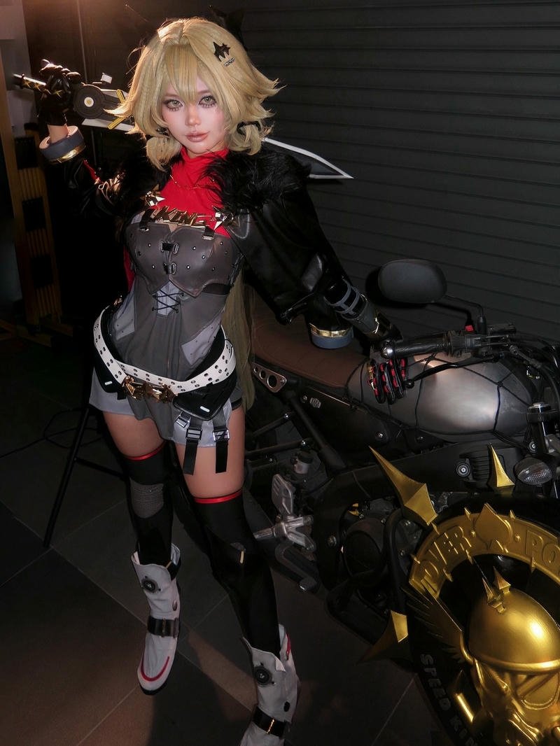 Cosplayer zinie quỳnh phong thái ấn tượng cuốn hút