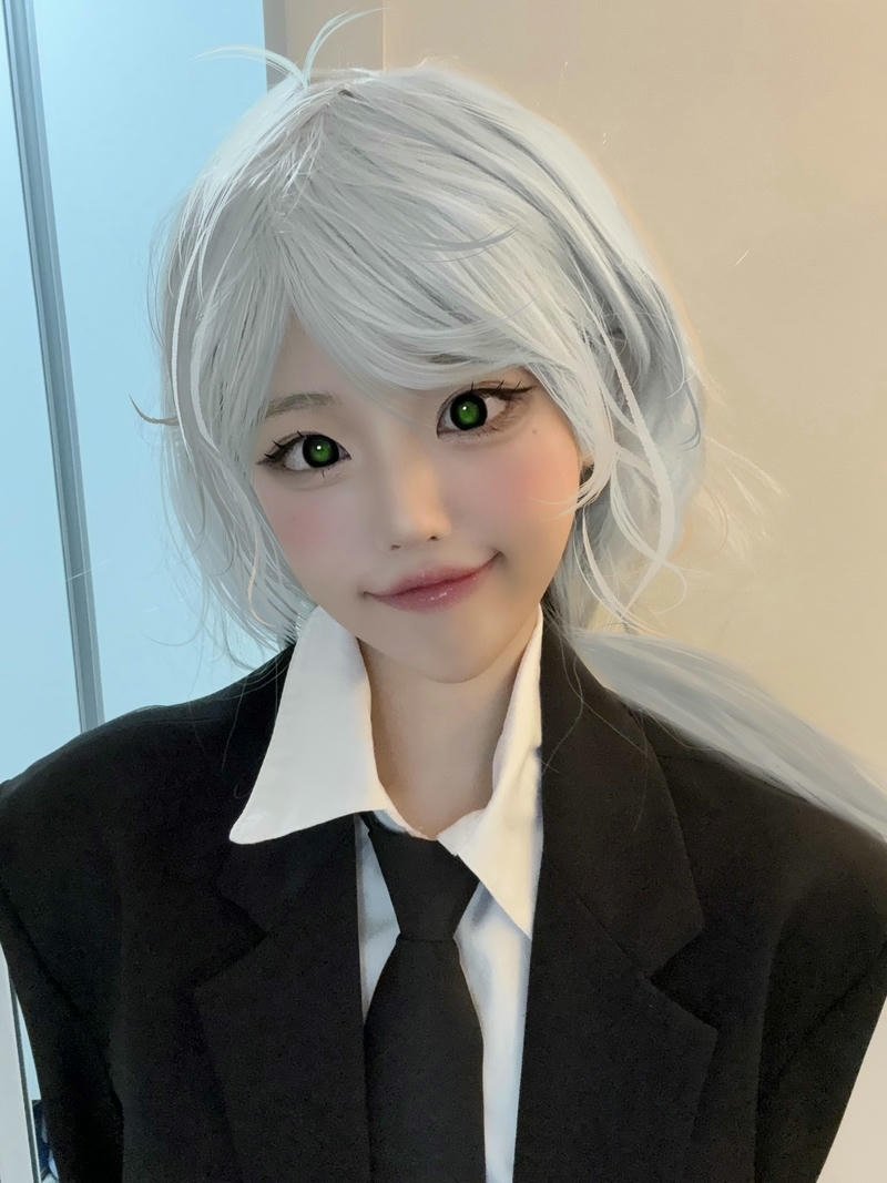 Diện mạo Hina khi nhập vai đầy cuốn hút