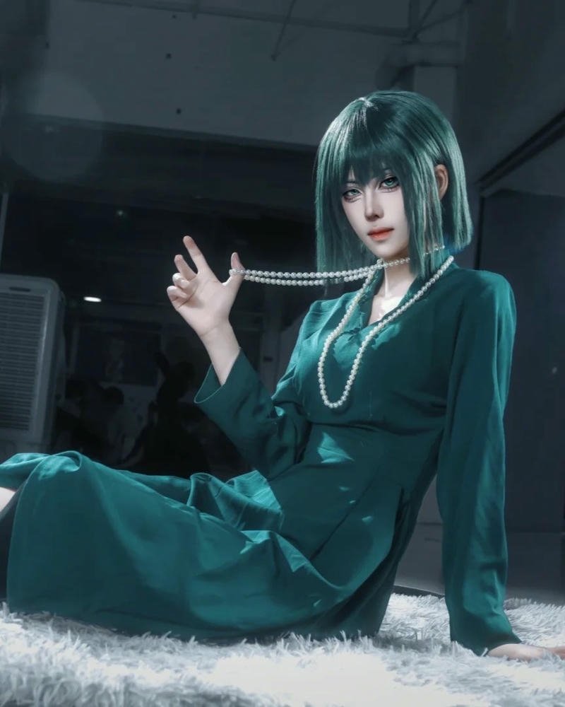 Fubuki cosplay biểu đạt cảm xúc đầy chiều sâu