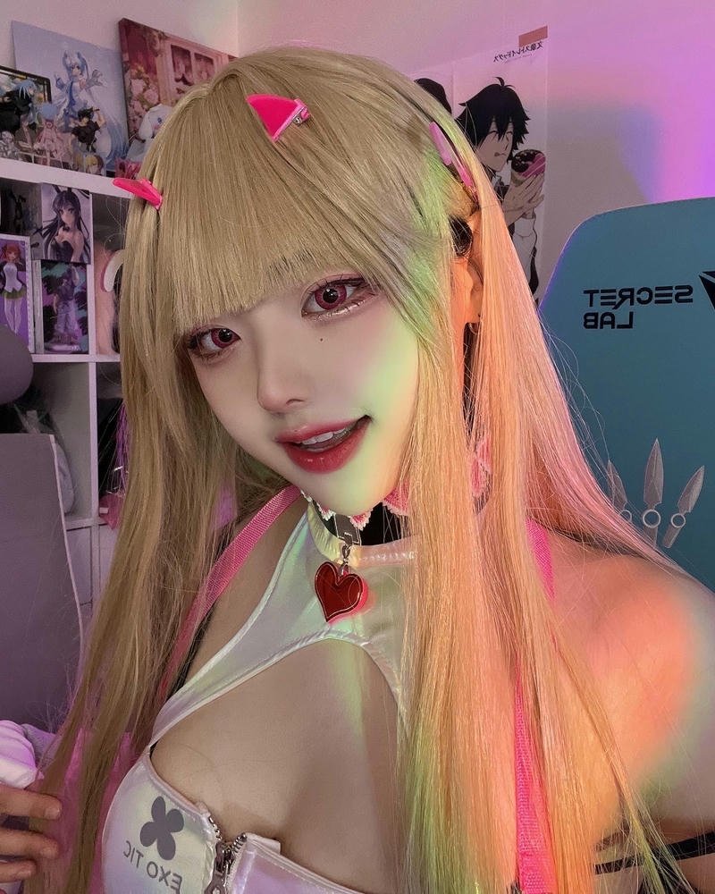 Hina được thể hiện qua màn cosplay sáng tạo