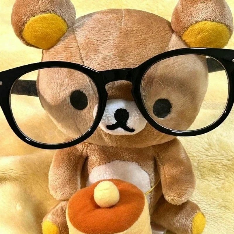 Hình avatar chú gấu bông đeo kính nổi bật