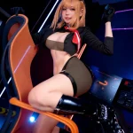 Hình cosplay Zinie Quỳnh trẻ trung rạng rỡ