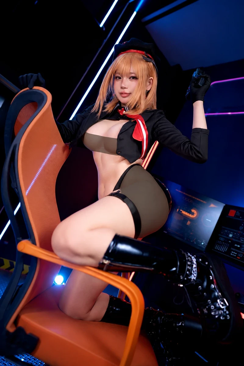 Hình cosplay Zinie Quỳnh trẻ trung rạng rỡ