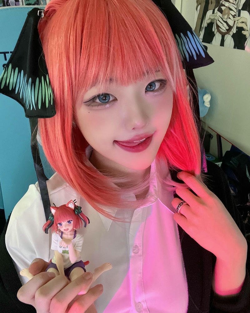 Hóa thân Hina với diện mạo thanh tú