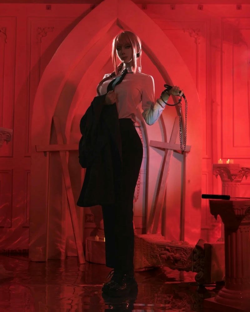 Hóa thân Makima phong cách lạnh lùng thần thái cuốn hút