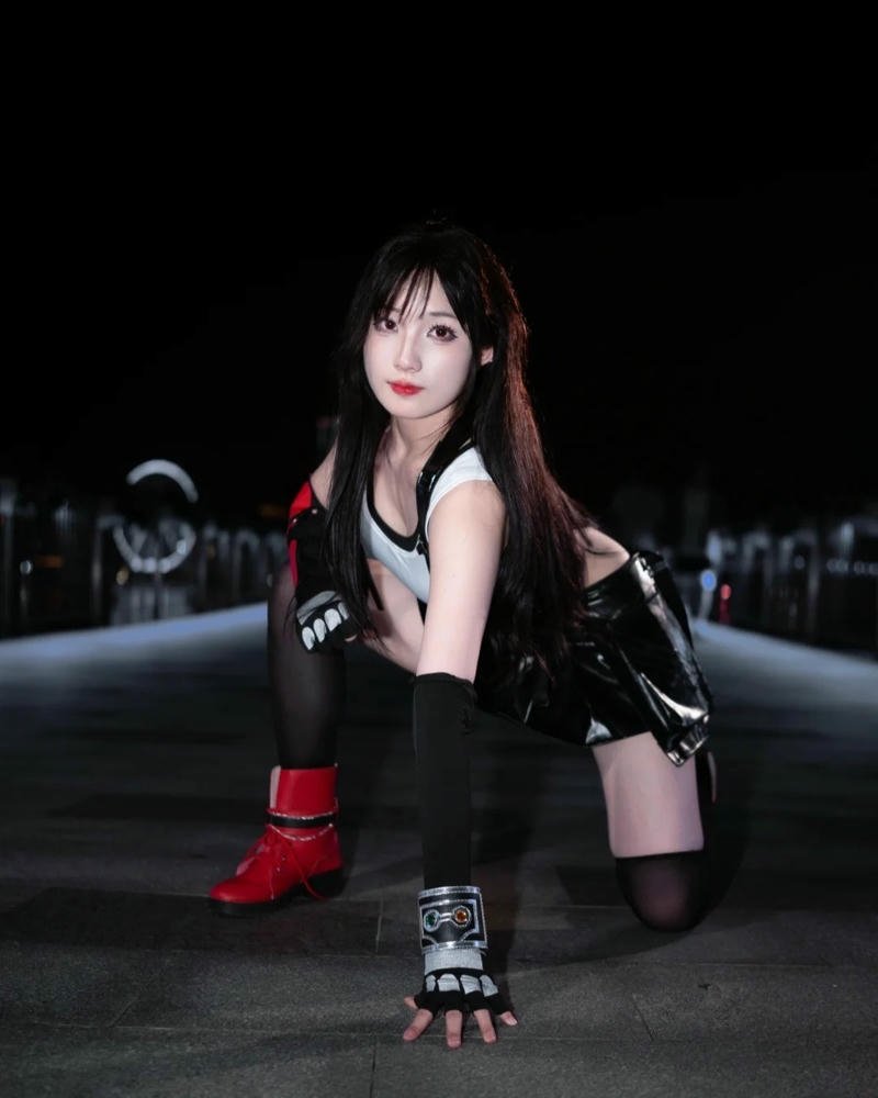 Hóa thân nhân vật Tifa thể hiện nét đẹp sắc sảo