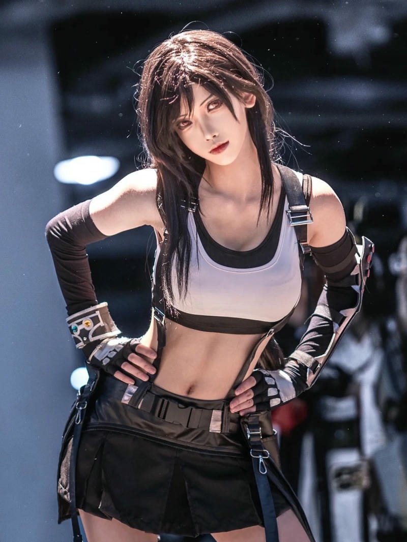 Hóa trang Tifa thể hiện thần thái tự tin và nổi bật