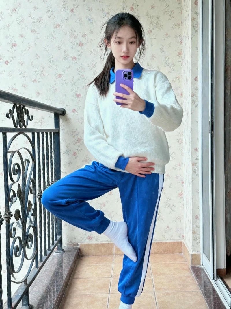 Hóa trang thành nữ sinh phong thái nhẹ nhàng