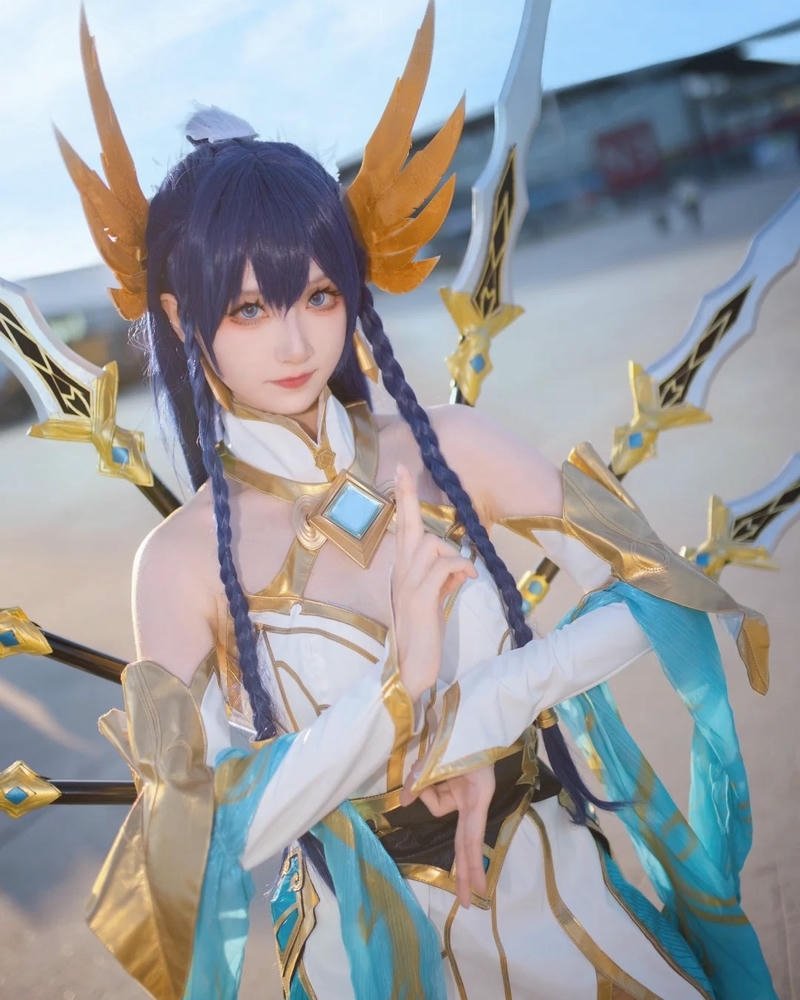 Irelia cosplay biểu cảm dứt khoát giàu nội lực