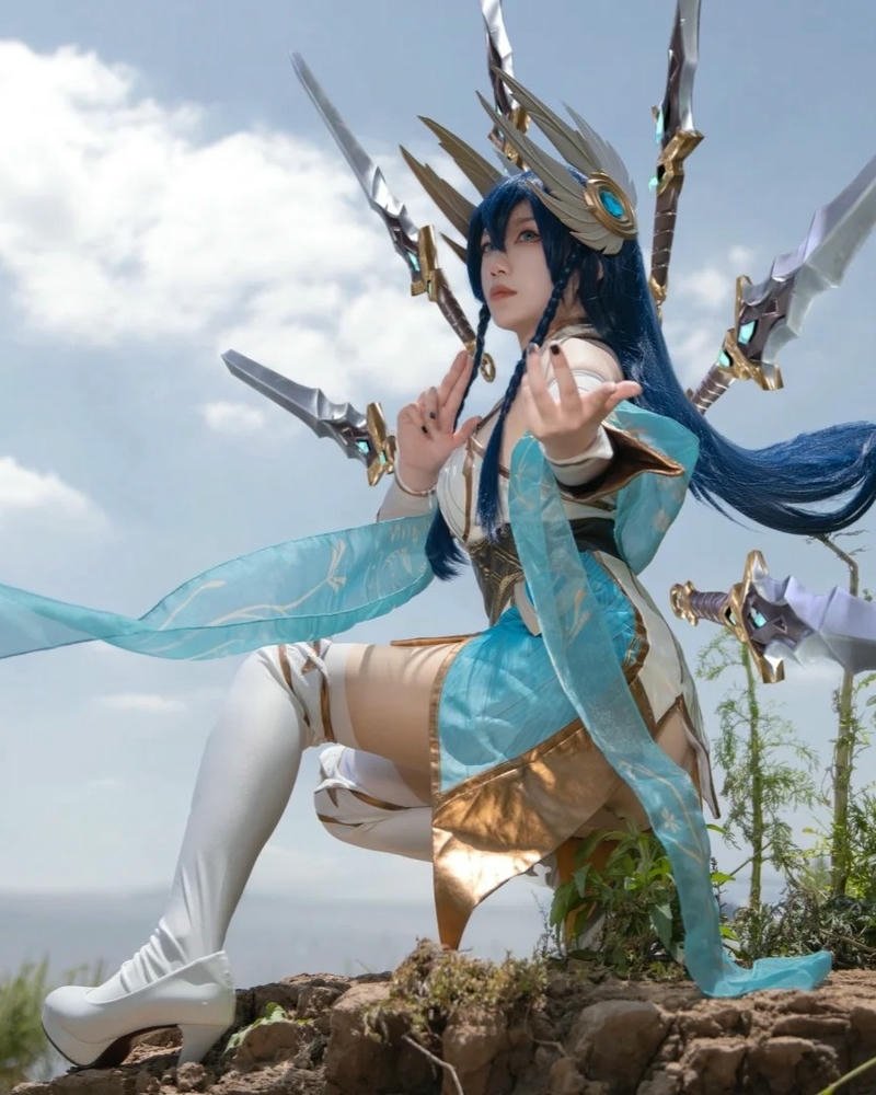 Irelia cosplay biểu đạt sức mạnh đầy ấn tượng