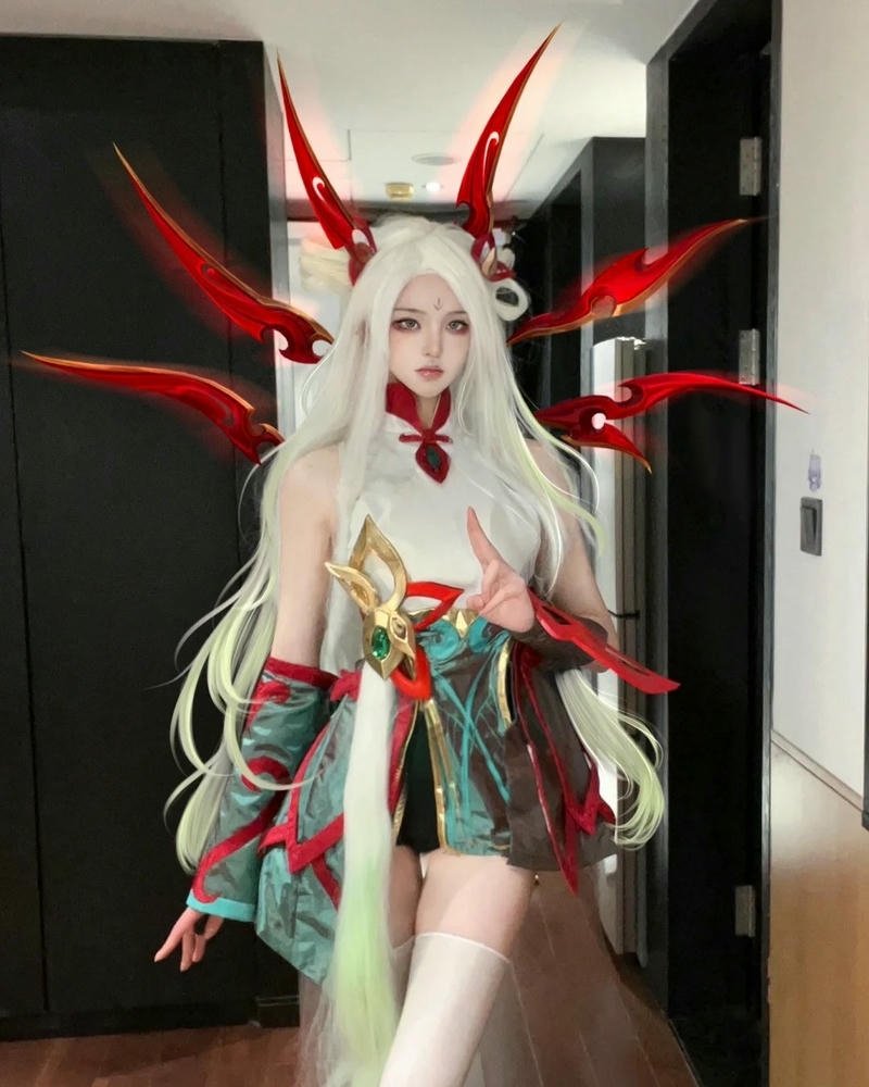 Irelia cosplay diện trang phục tinh xảo nổi bật
