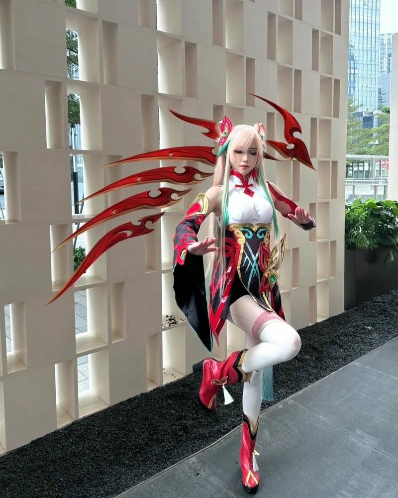 Irelia cosplay phong cách sắc lạnh đậm cá tính