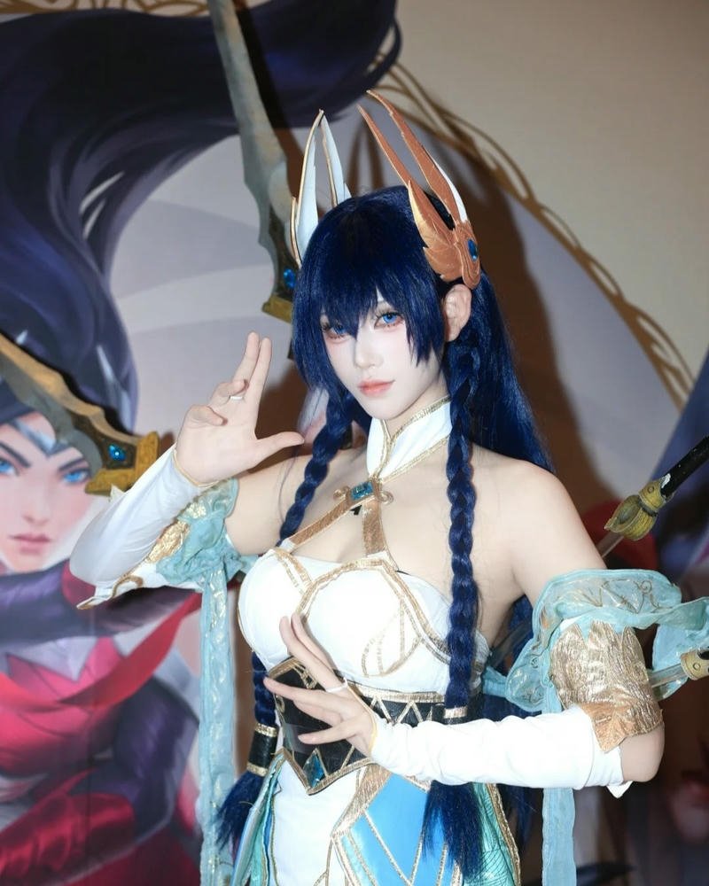 Irelia cosplay phong cách uy nghi giàu khí thế