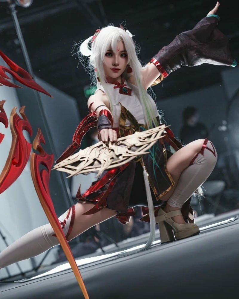 Irelia cosplay phong thái oai phong đầy hấp dẫn