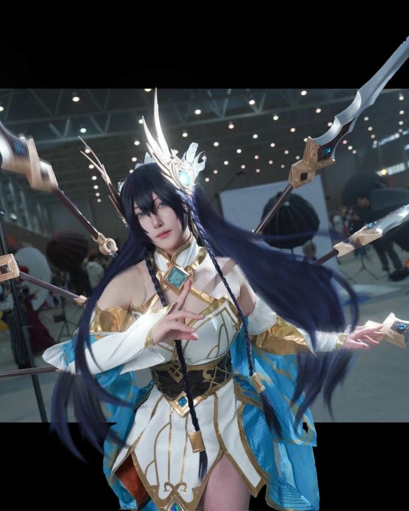 Irelia cosplay phong thái tự tin đầy bản lĩnh