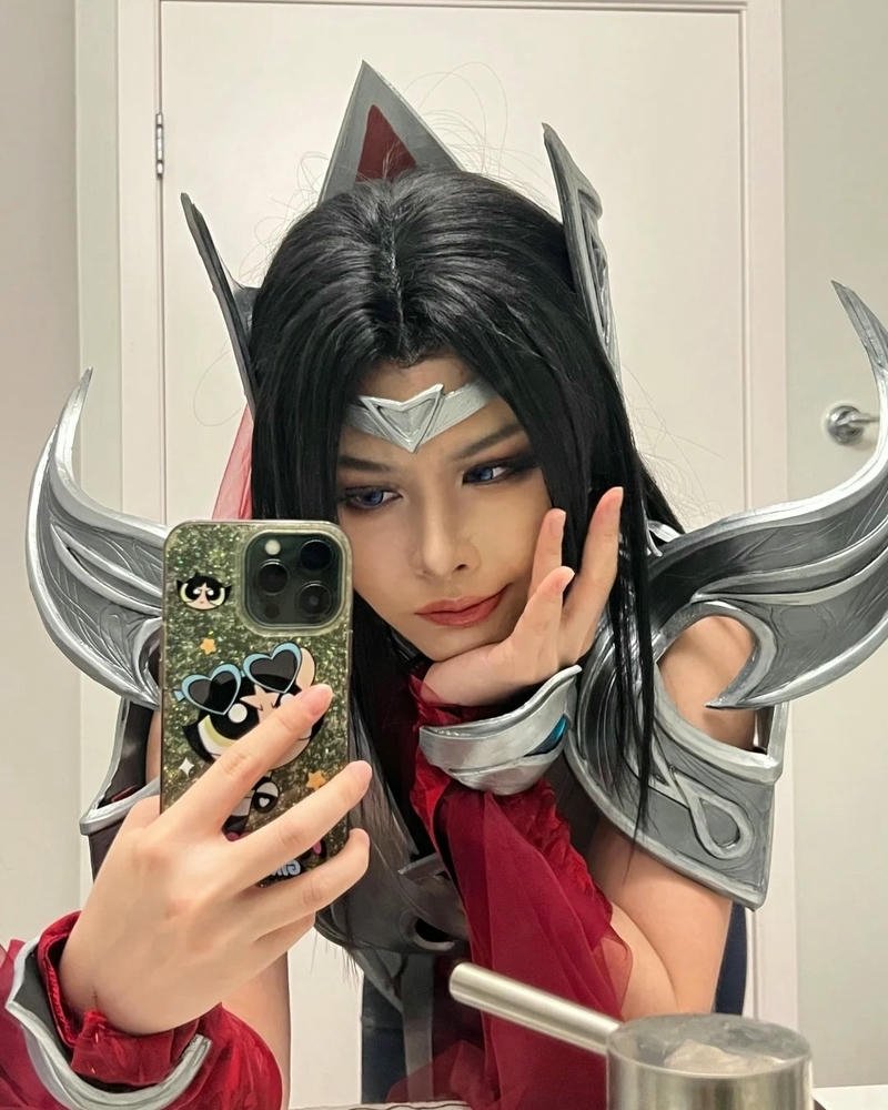 Irelia cosplay phong vị khác biệt đầy cá tính
