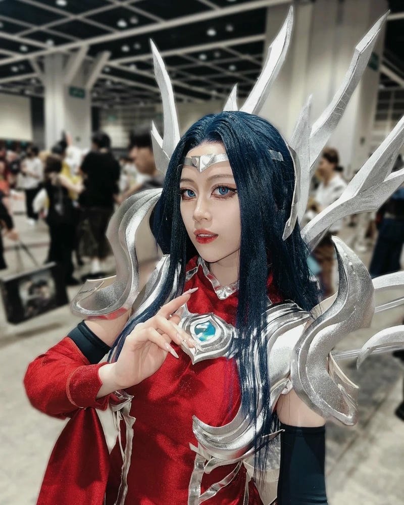Irelia cosplay thần sắc nổi bật giàu biểu đạt