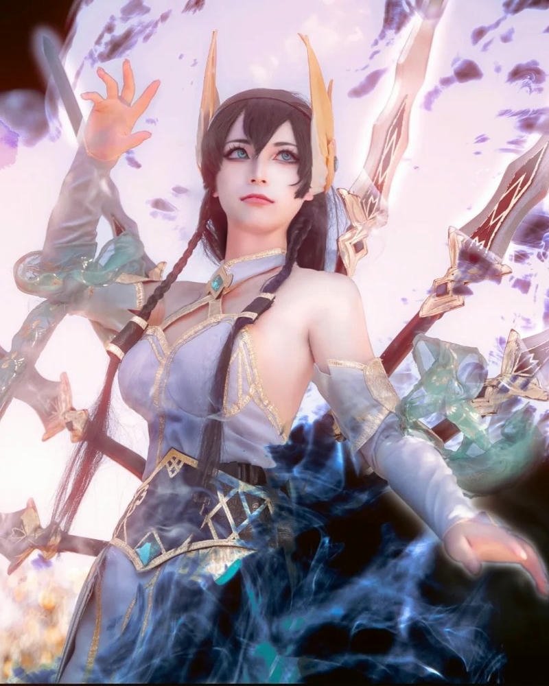 Irelia cosplay thần thái mạnh mẽ đầy uy lực