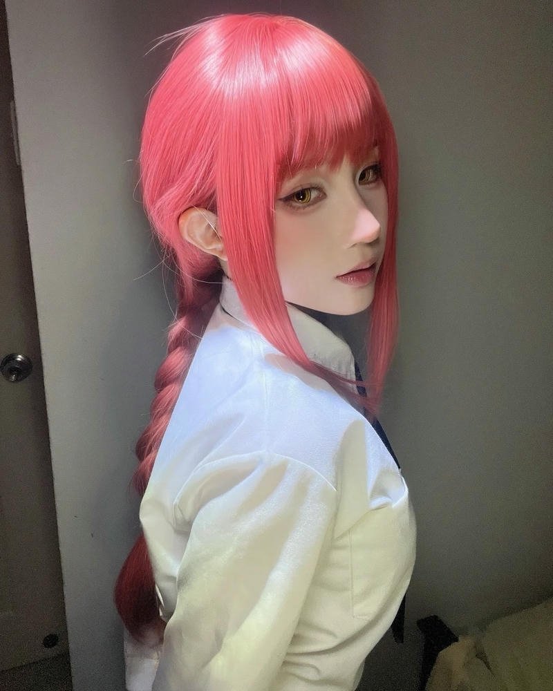 Makima cosplay diện đồ đặc trưng nổi bật vẻ cá tính