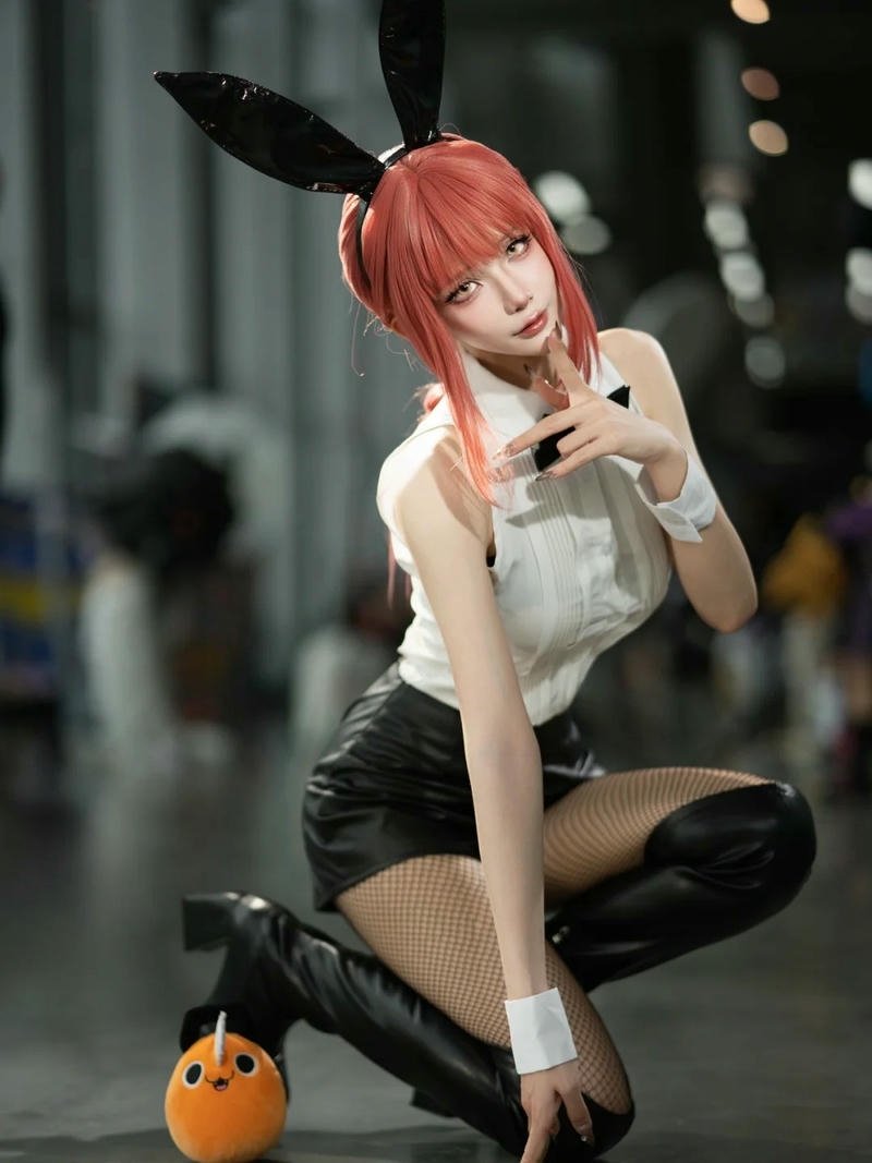 Makima cosplay diện outfit tinh tế tôn nét cá tính