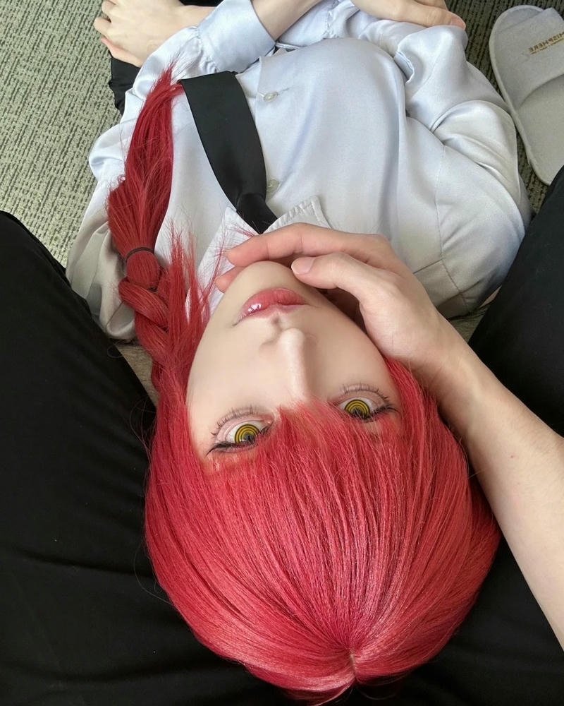 Makima cosplay phong cách tối giản nhưng đầy sức hút