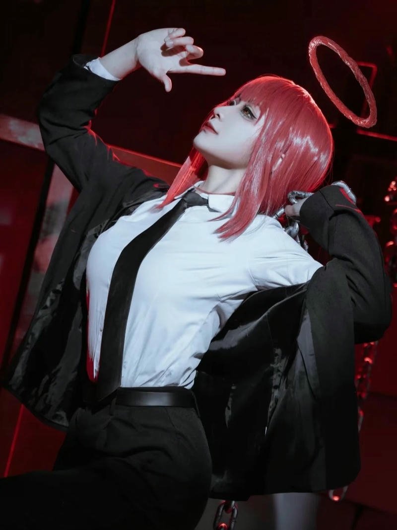 Makima cosplay trang phục đặc trưng thần thái chuyên nghiệp