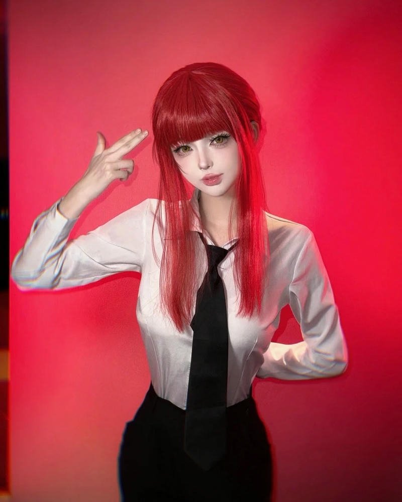 Makima cosplay trang phục đặc trưng vẻ ngoài nổi bật