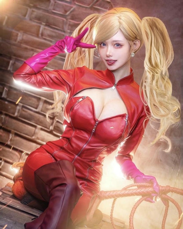 Mon cosplay thần thái cuốn người đầy khác lạ