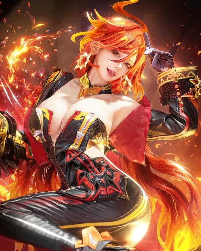 Mon xuất hiện cùng phong cách cosplay độc đáo