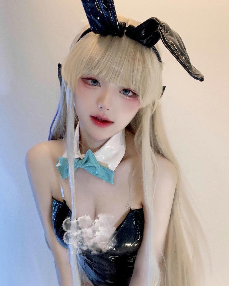 Nhập vai Hina mang thần sắc ngọt ngào