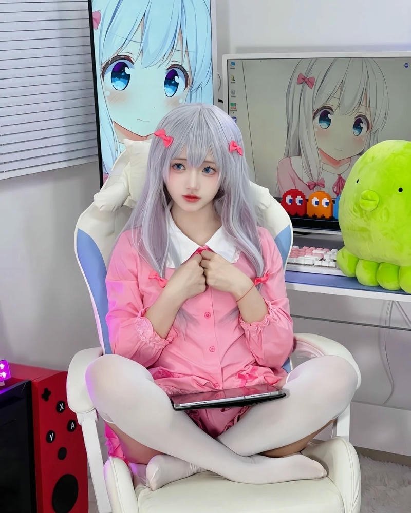 Sagiri cosplay thể hiện nét đẹp nhẹ nhàng