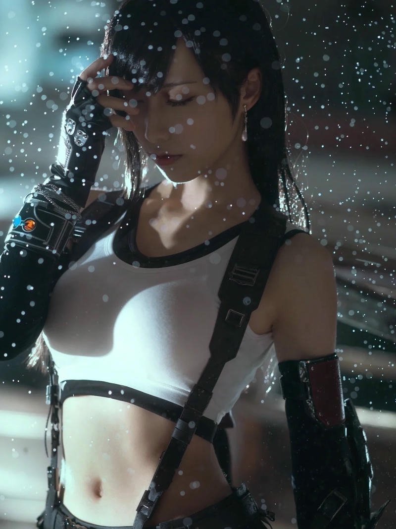 Tifa cosplay nổi bật với phong thái dứt khoát rõ ràng