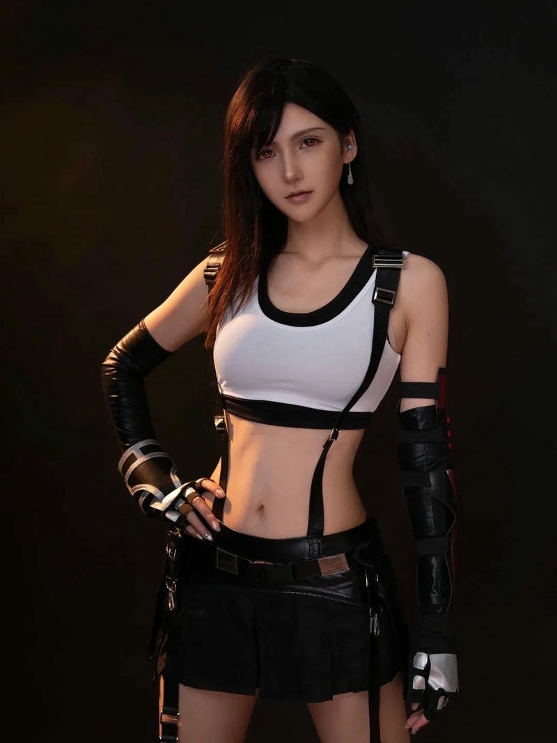 Tifa cosplay nổi bật với vẻ ngoài năng động và sắc nét