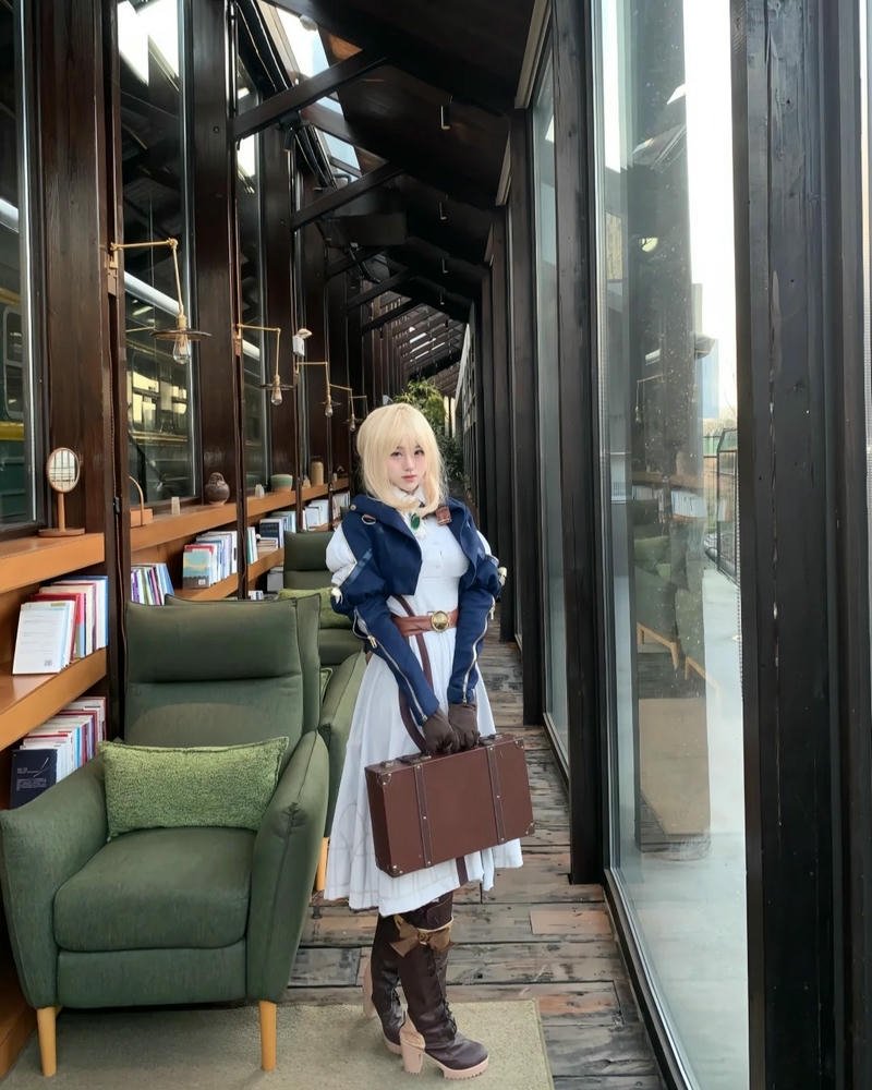 Violet Evergarden cosplay gây ấn tượng với thần thái dịu dàng
