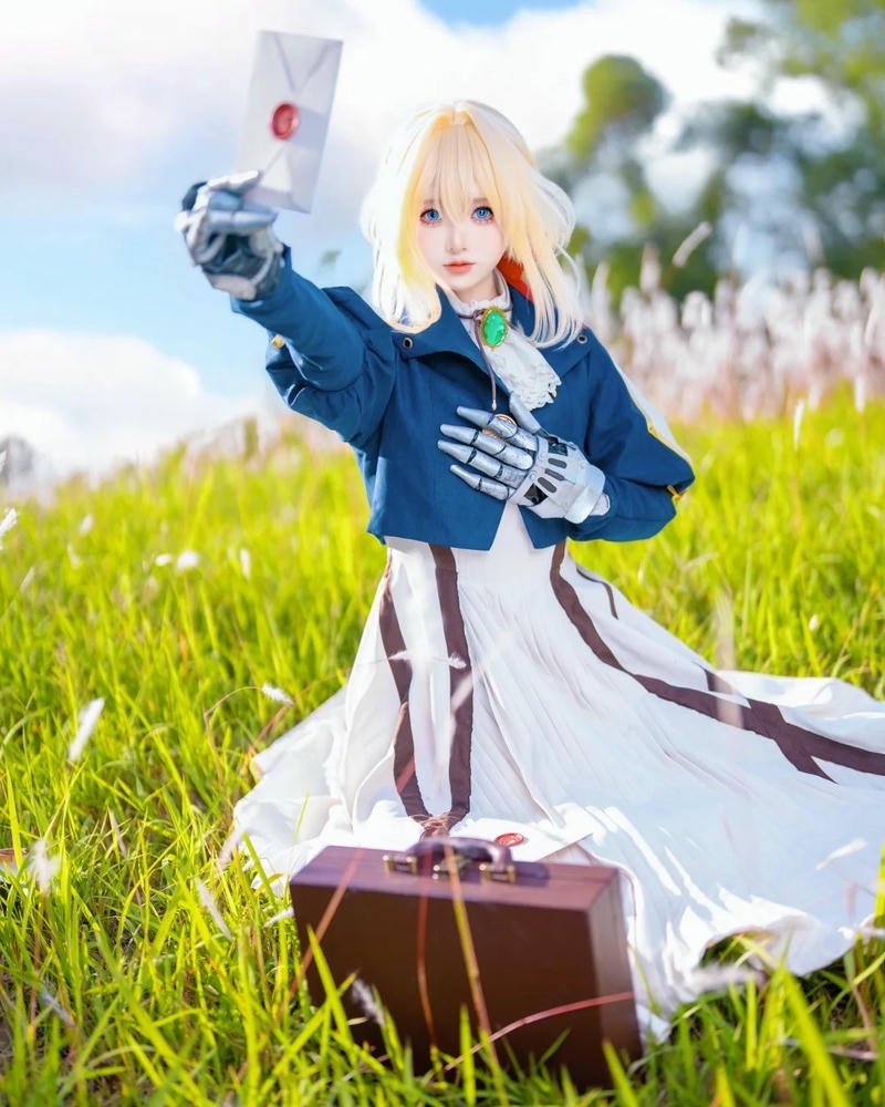 Violet Evergarden cosplay mang khí chất tinh khôi cuốn hút