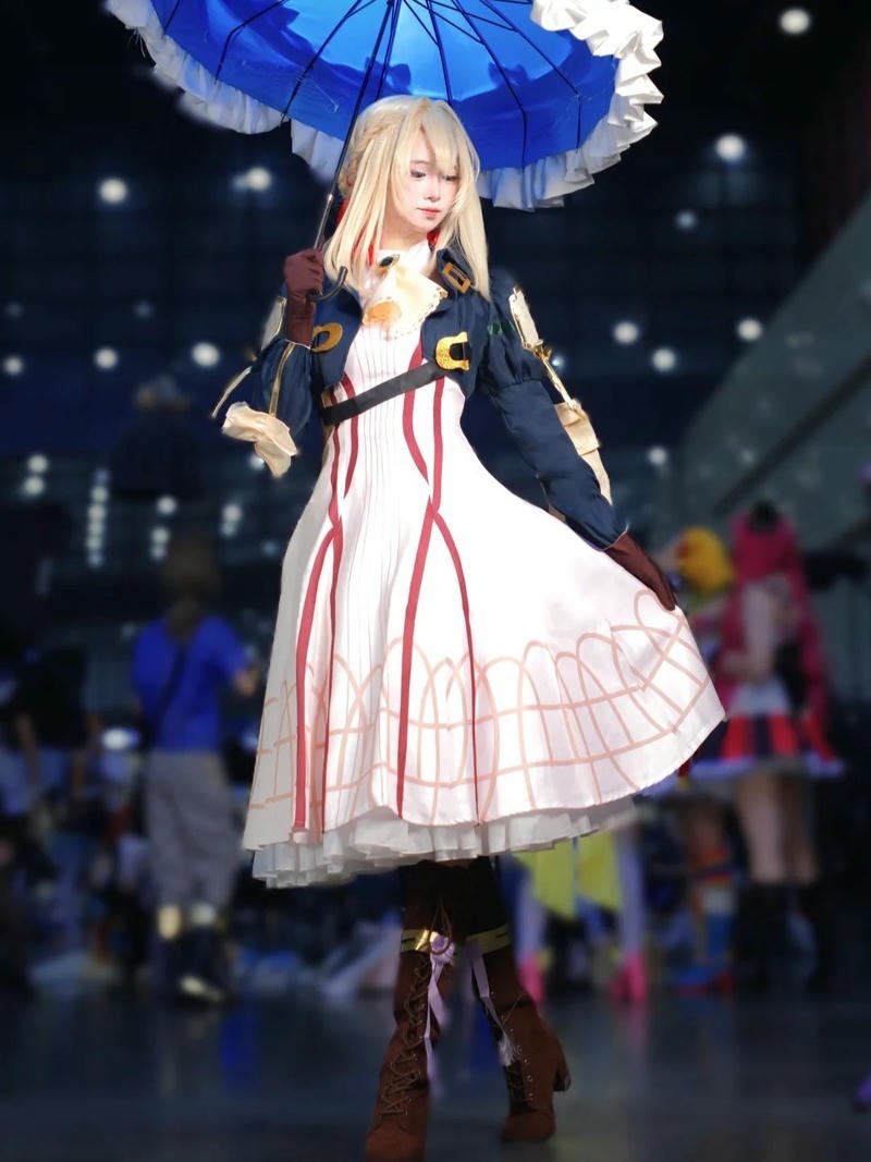 Violet Evergarden cosplay mang phong cách nhẹ nhàng đặc trưng