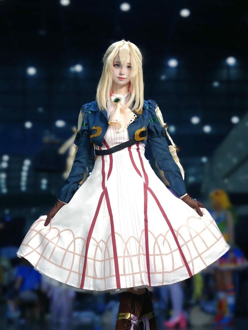 Violet Evergarden cosplay nổi bật với phong cách thanh lịch