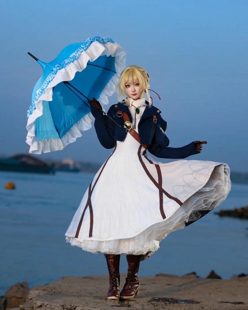 Violet Evergarden cosplay thể hiện thần thái nhẹ nhàng cuốn hút