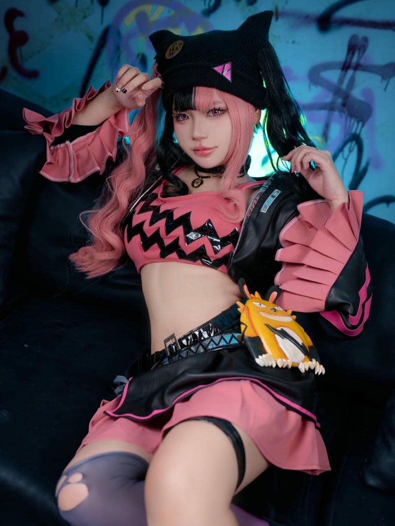 Zinie cosplay quỳnh biểu cảm sắc nét giàu sức hút