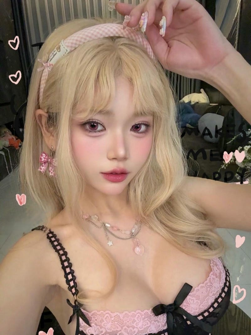 Zinie quỳnh cosplay thần thái cuốn hút nổi bật