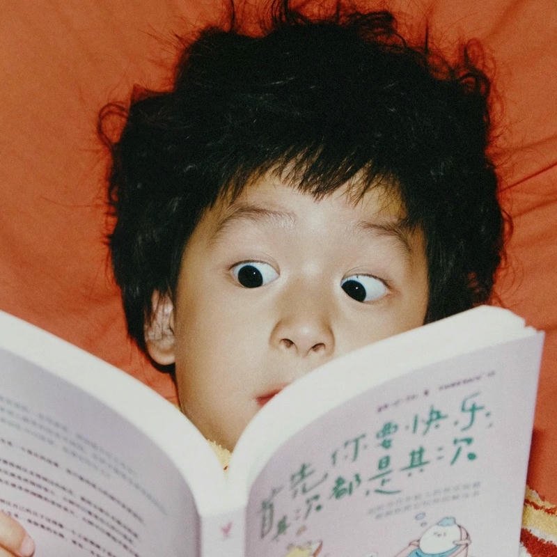 Ảnh em bé hài phong cách đáng yêu mang lại tiếng cười