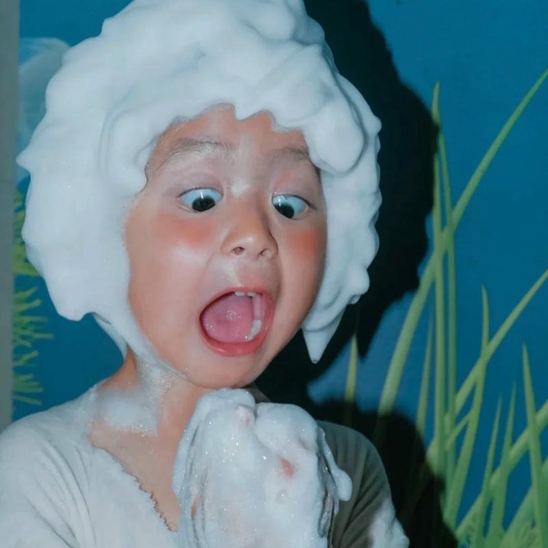 Ảnh em bé hài phong cách nhẹ nhàng nhưng rất hài hước