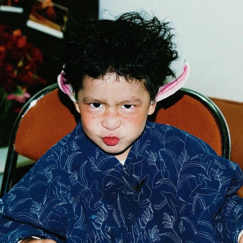 Ảnh em bé hài thiết kế sinh động với biểu cảm vui nhộn