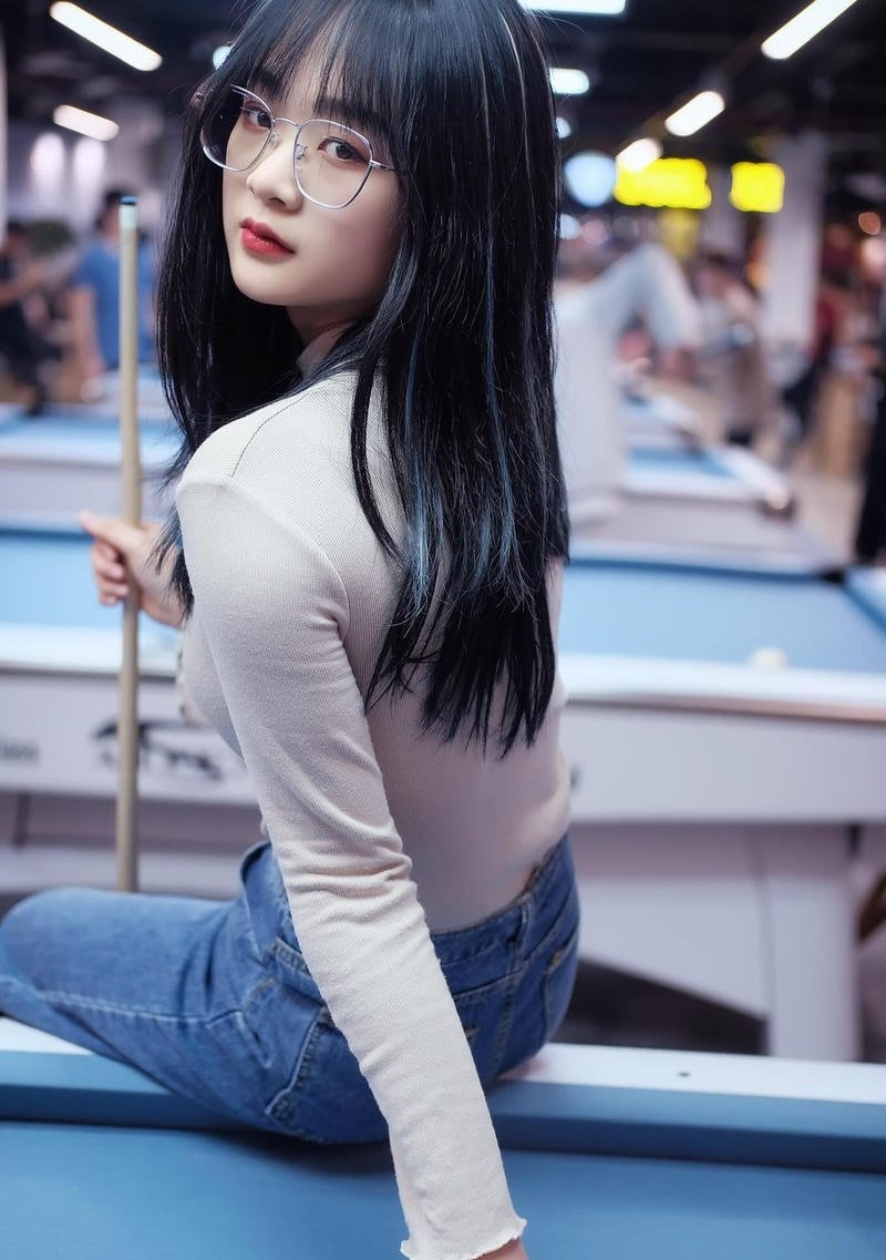 Ảnh gấm kami bikini đi biển với outfit nổi bật