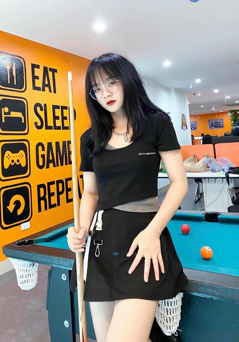 Ảnh gấm kami bikini với ánh nhìn tự tin nổi bật