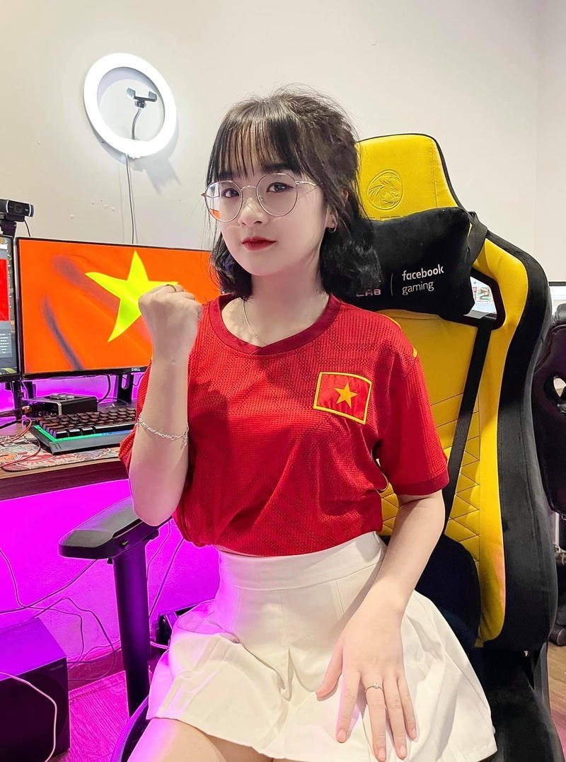 Ảnh gấm kami gợi cảm với phong cách thời trang hè